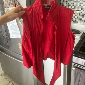 Red button up tank ❤️